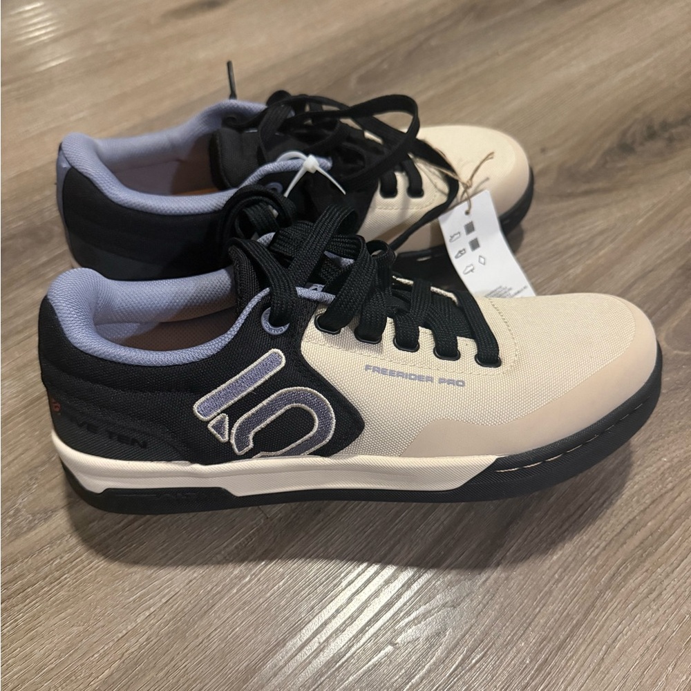 NWT Adidas Freerider Pro Sneakers in Black and Cream